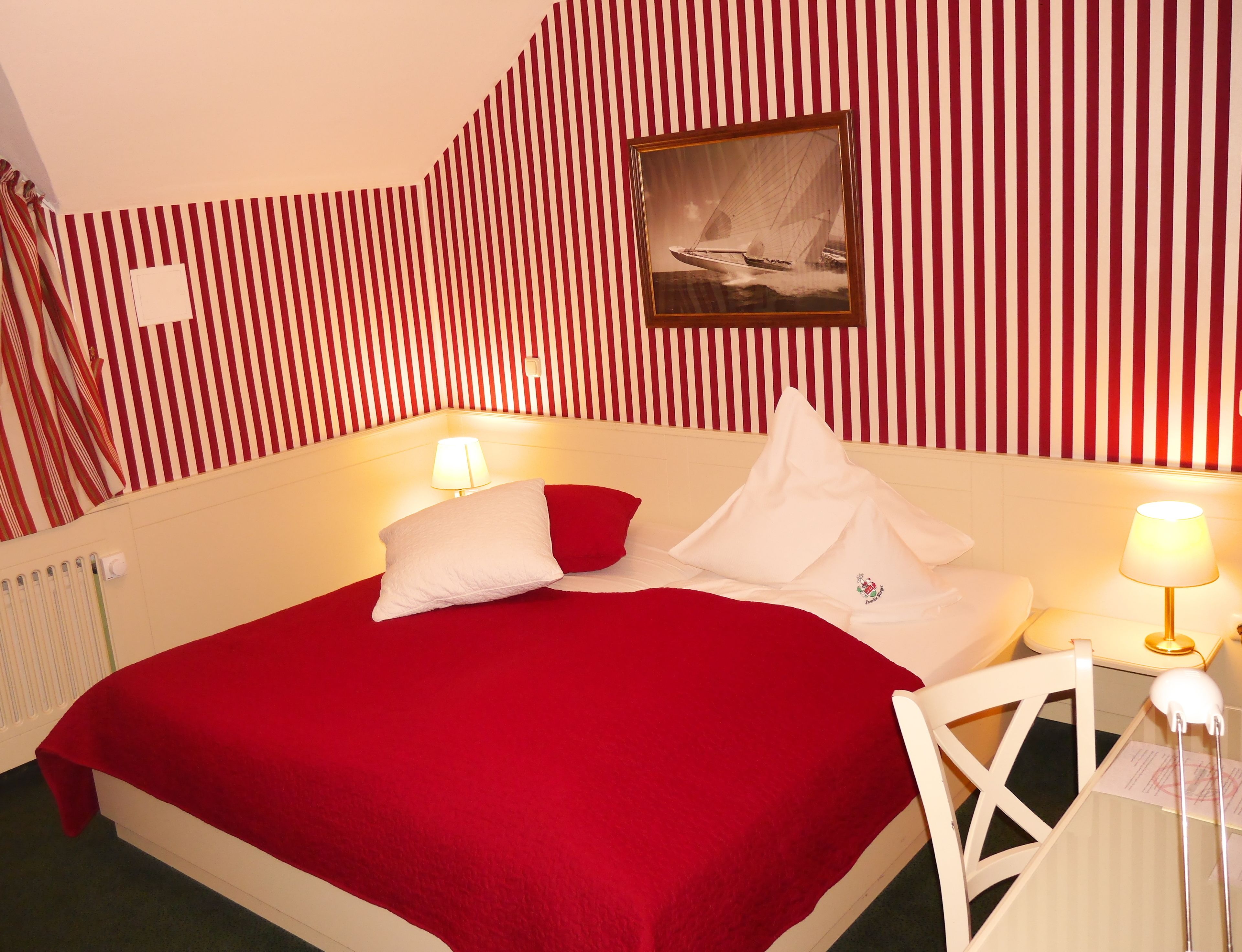 comfort single room | 1 bedroom, minibar, in-room safe, desk