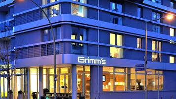 Fassade der Unterkunft – Abend/Nacht