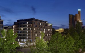 Front of property – evening/night - Grimms Potsdamer Platz (Berlin)