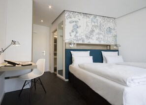 Premium bedding, in-room safe, desk, soundproofing - Grimms Potsdamer Platz (Berlin)