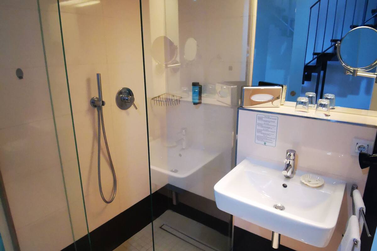 duplex, 1 bedroom, ocean view | bathroom | shower, rainfall showerhead, free toiletries, hair dryer