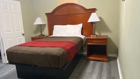 Basic Single Room, 1 Queen Bed, Ground Floor | Free WiFi, bed sheets
