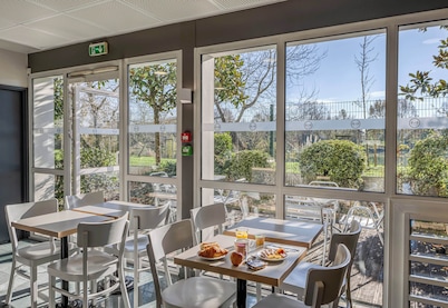 B&B HOTEL Bordeaux Lac/Bruges