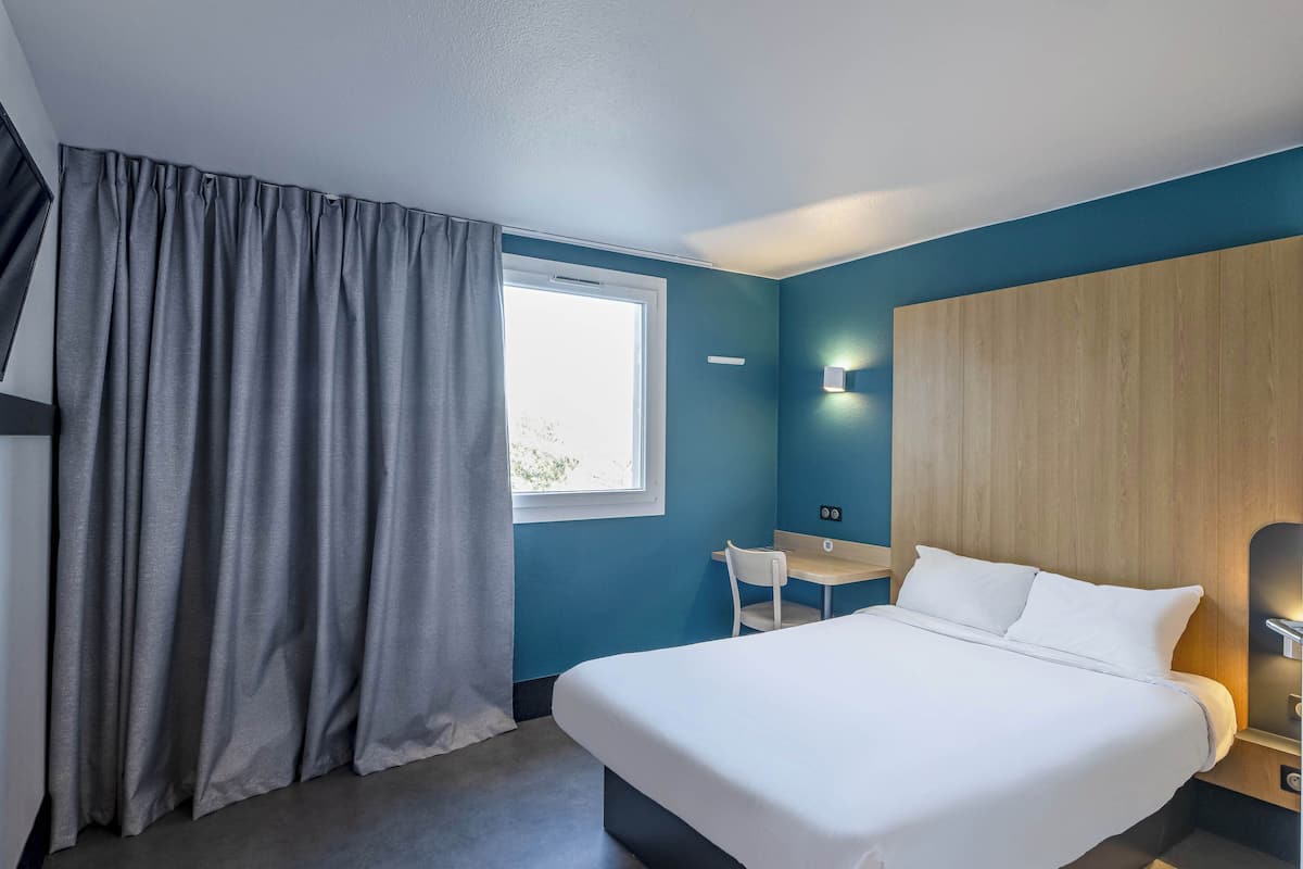 Double Room, Accessible, Non Smoking | Premium bedding, desk, soundproofing, free WiFi