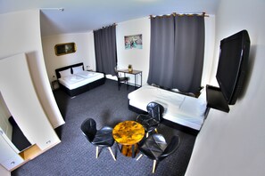 Standard Triple Room - Hotel Karlshorst (Berlin)