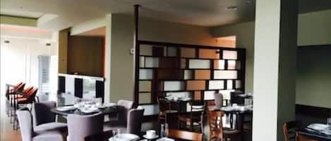 Breakfast, lunch and dinner served