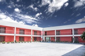 Exterior - MBM Red Sun (Monterrey)