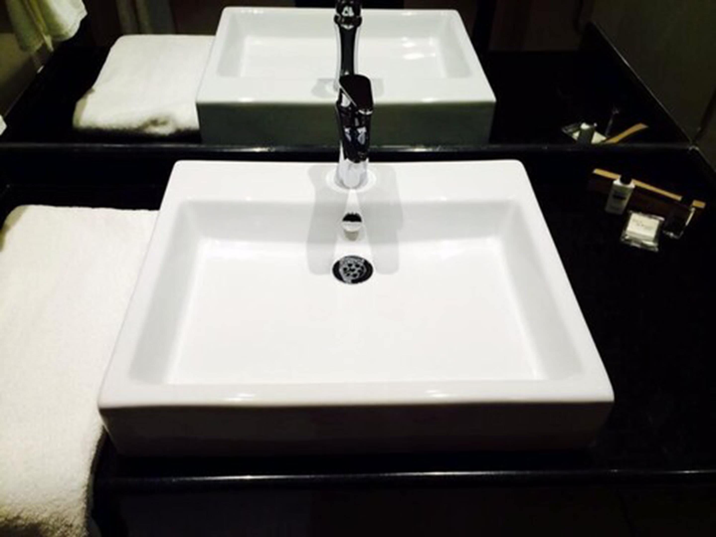 standard room, 2 double beds | bathroom | shower, free toiletries, hair dryer, towels