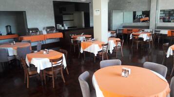 Café da manhã continental todos os dias (MXN 160 por pessoa)