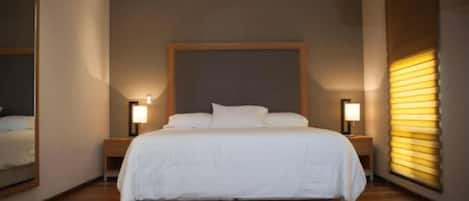 Standard Room, 1 King Bed