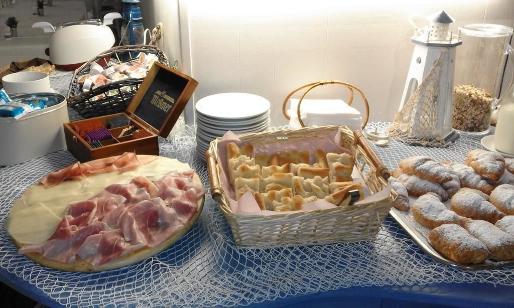 lunch and dinner served, regional cuisine