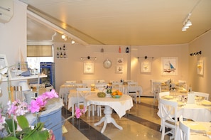 Lunch and dinner served, Regional cuisine