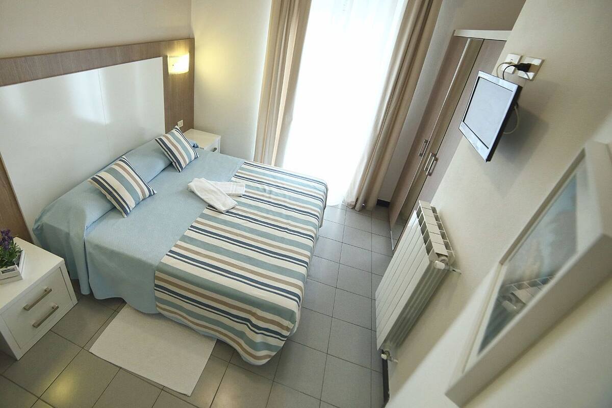 Economy Double or Twin Room | Frette Italian sheets, premium bedding, in-room safe, desk