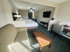 Suite, 2 queensize-senger | Sengetøy av topp kvalitet, skrivebord og skrivebord for bærbar PC