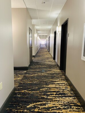 Hallway - BridgePointe Inn & Suites by BPhotels, Lincoln I-80/27th St (Lincoln)