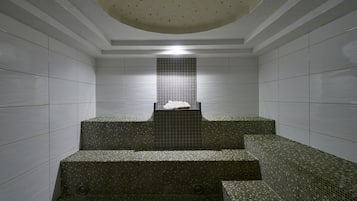 Salas para tratamentos a dois, sauna seca, banheira de hidromassagem