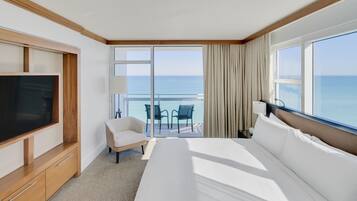 Luxury Apartment, 2 Bedrooms, 2 Bathrooms, Oceanfront (Corner, Balcony, 1 King 2 Queens) | 1 bedroom, premium bedding, pillowtop beds, in-room safe