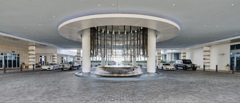 Hotel entrance at Carillon Miami Wellness Resort