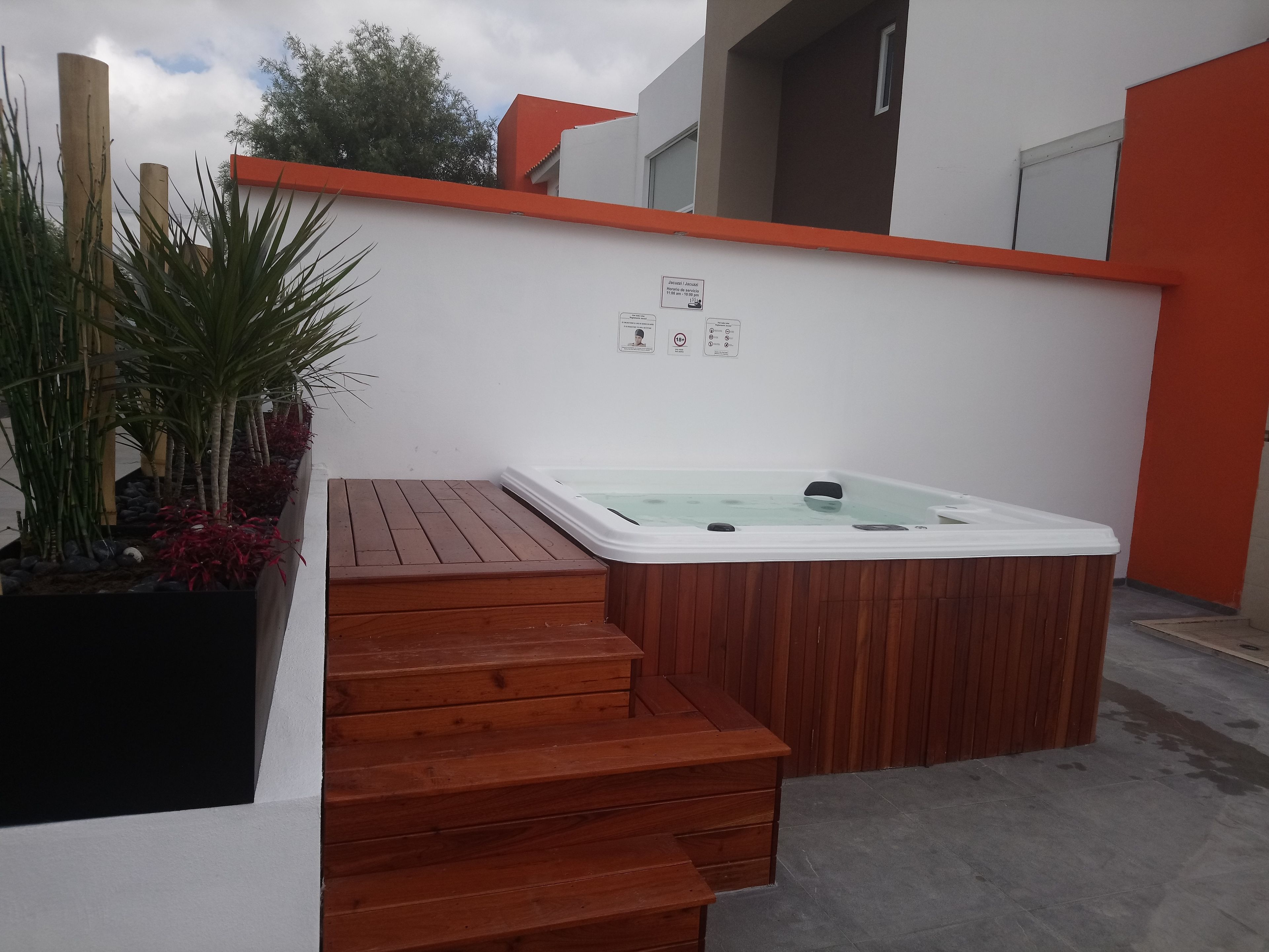 Outdoor spa tub