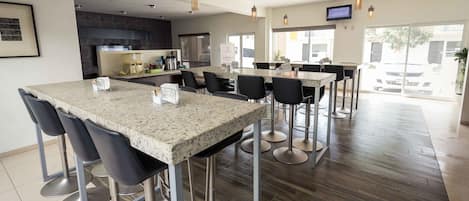 Sarapan prasmanan setiap hari (MXN 85.00 per orang)