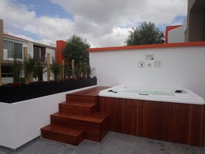 Bathtub spa outdoor