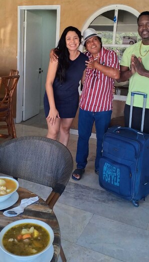 Family dining - Hotel California (Oranjestad)