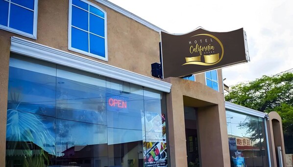 Exterior - Hotel California (Oranjestad)