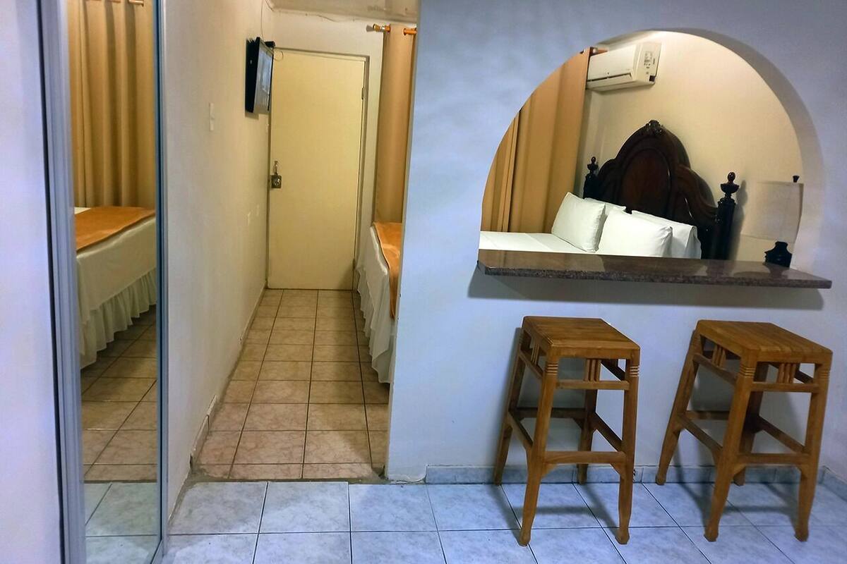 Ropa de cama de alta calidad y tabla de planchar con plancha 