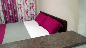 Comfort-Studio, 1 King-Bett | Hochwertige Bettwaren, Bügeleisen/Bügelbrett, kostenloses WLAN