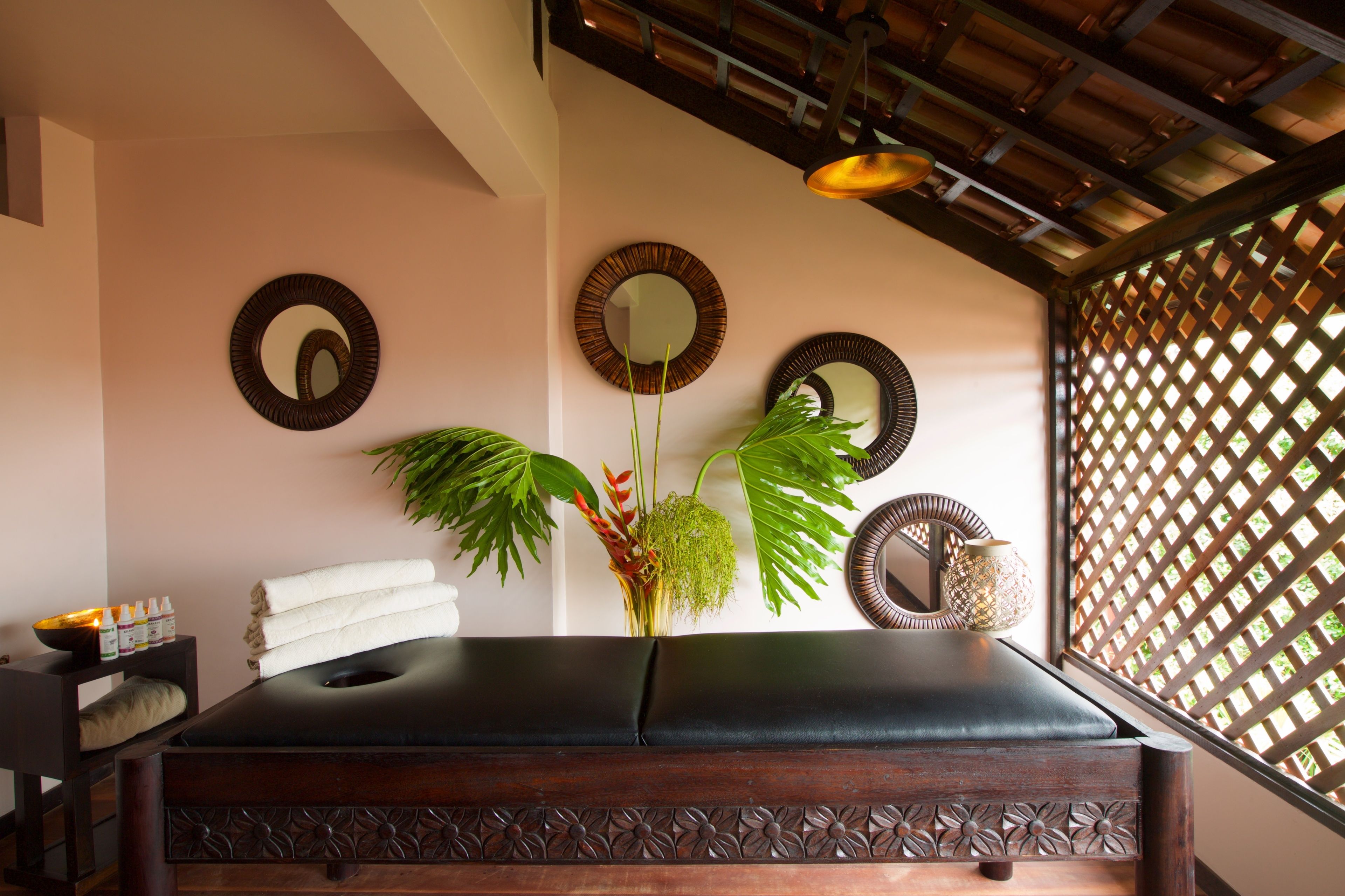 body treatments, aromatherapy, hot stone massages, facials, reflexology