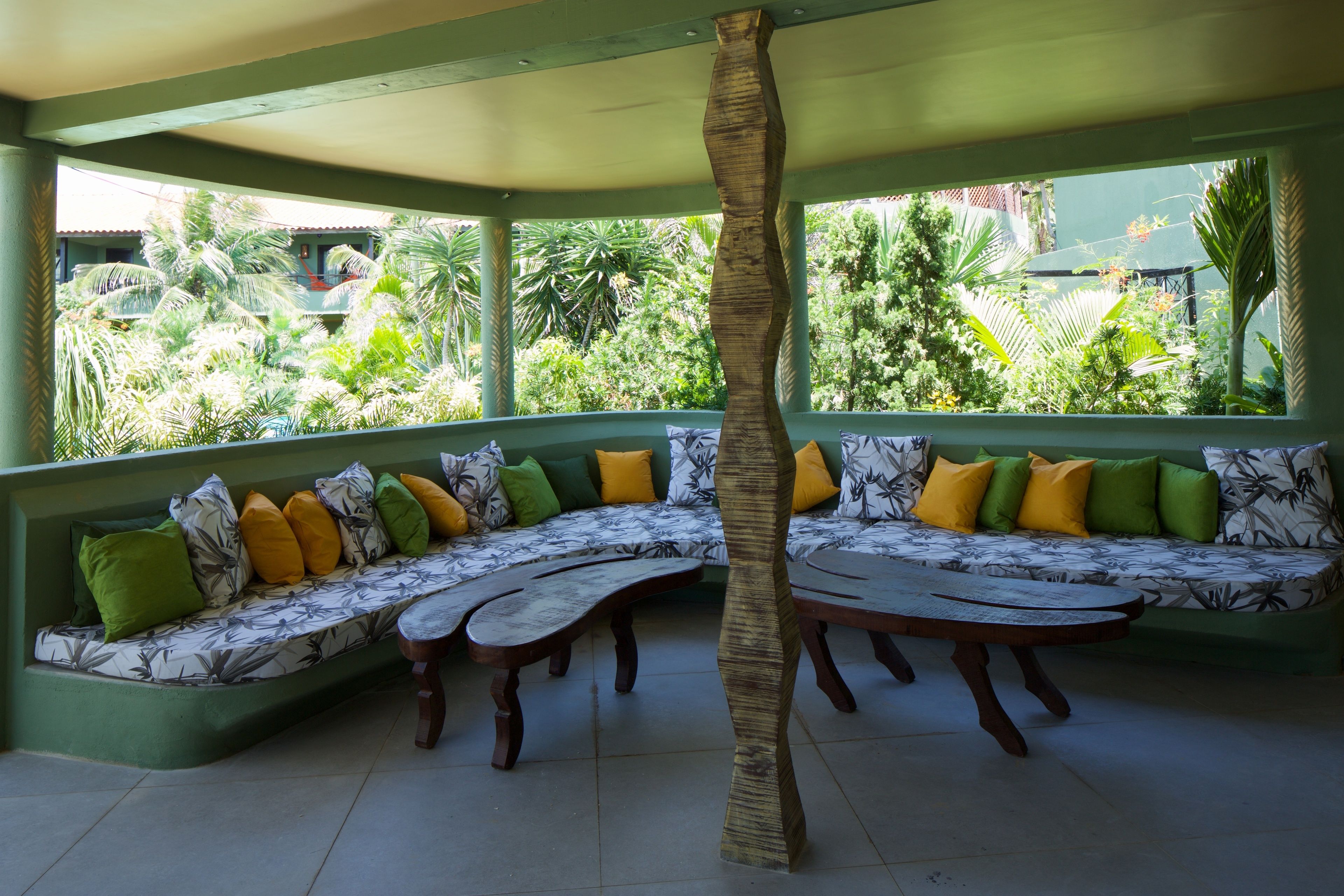 2 bars/lounges, poolside bar