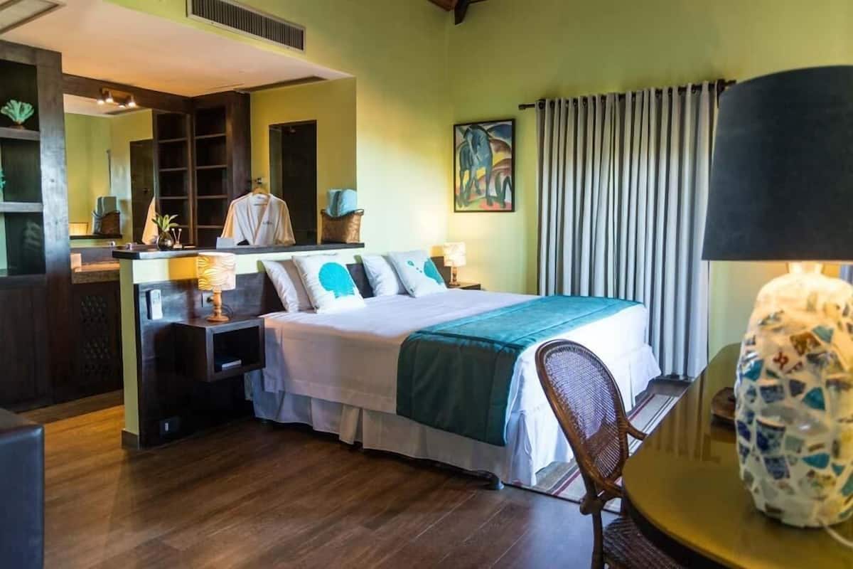Ropa de cama de alta calidad y minibar 