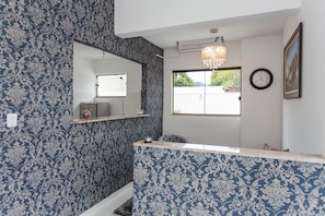 โต๊ะบริการคอนเซียร์จ