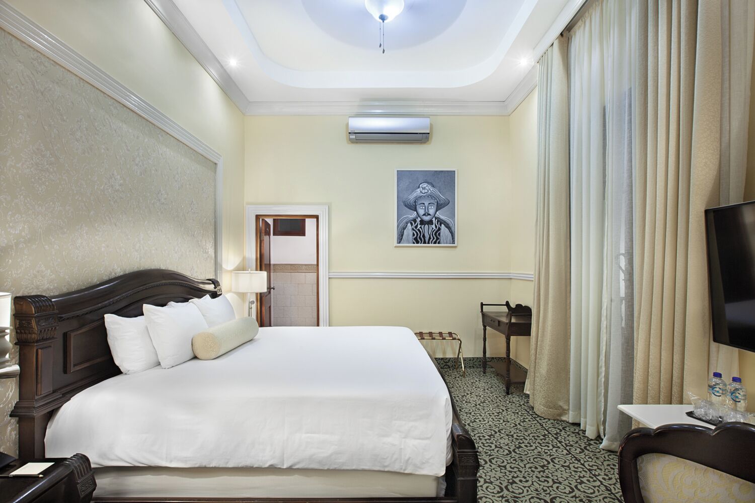 Premium bedding, minibar, in-room safe, free WiFi