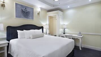 Classic Room, 1 Queen Bed | Premium bedding, minibar, in-room safe, free rollaway beds