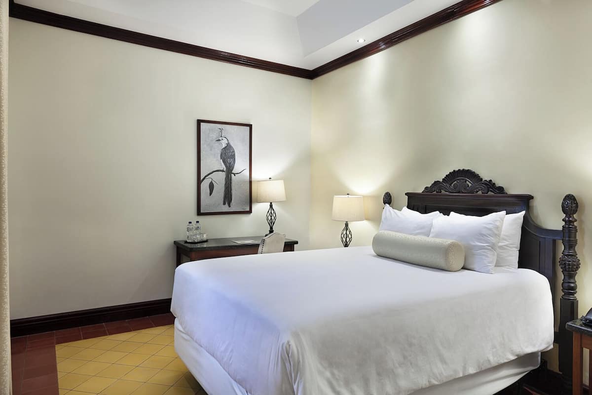 Colonial Courtyard Queen | Sengetøy av topp kvalitet, minibar, safe på rommet og wi-fi (inkludert)