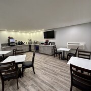 Econo Lodge Inn & Suites Pincher Creek
