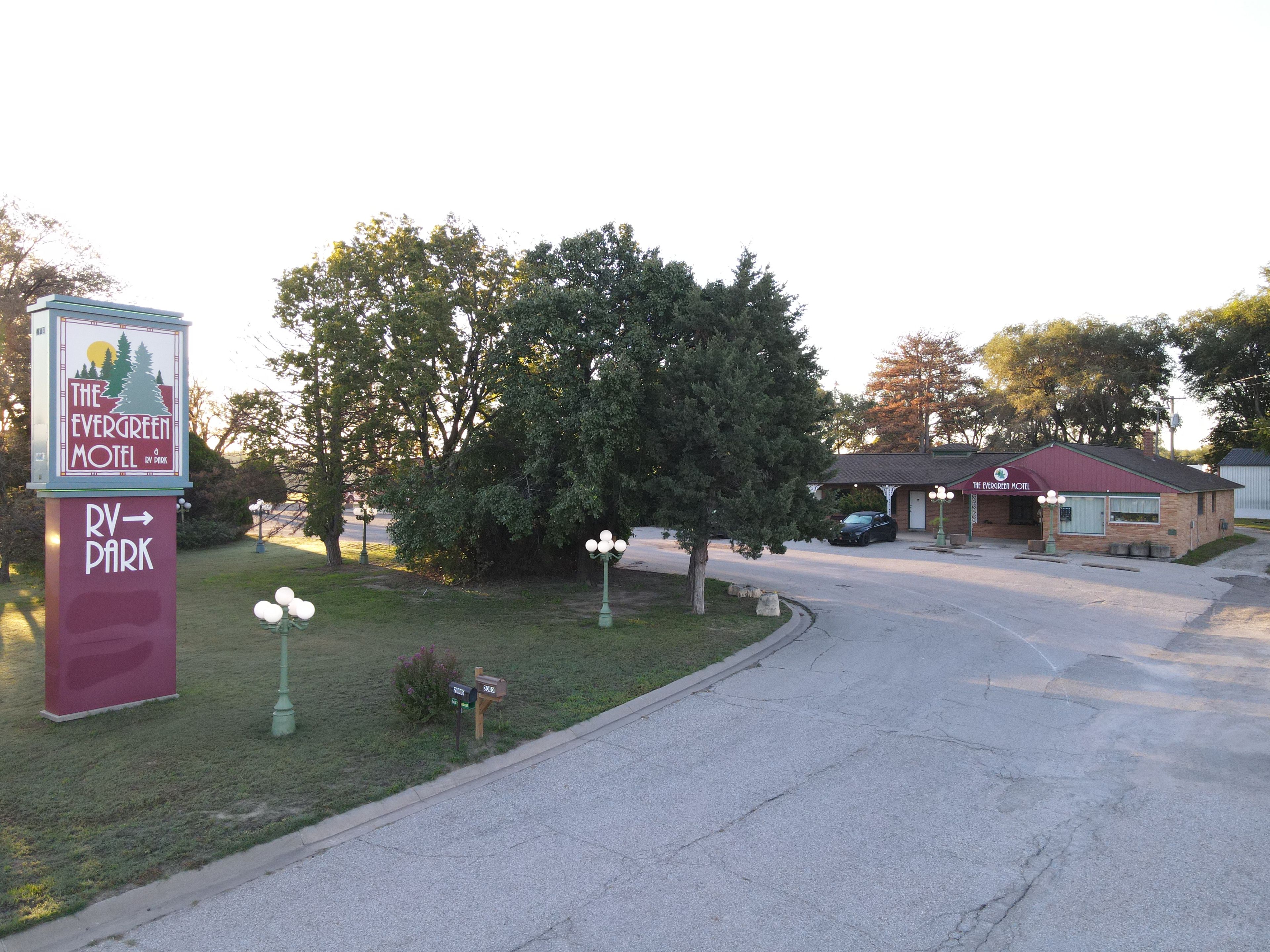 A motel with a sign indicating RV parking.