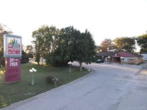 A motel with a sign indicating RV parking.