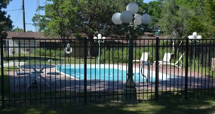 The Evergreen Inn - Motel and RV Park