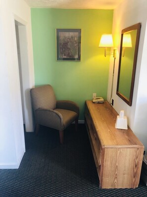 Desk, rollaway beds, free WiFi - Woodridge Motel (Terre Haute)