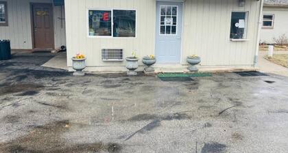 Woodridge Motel