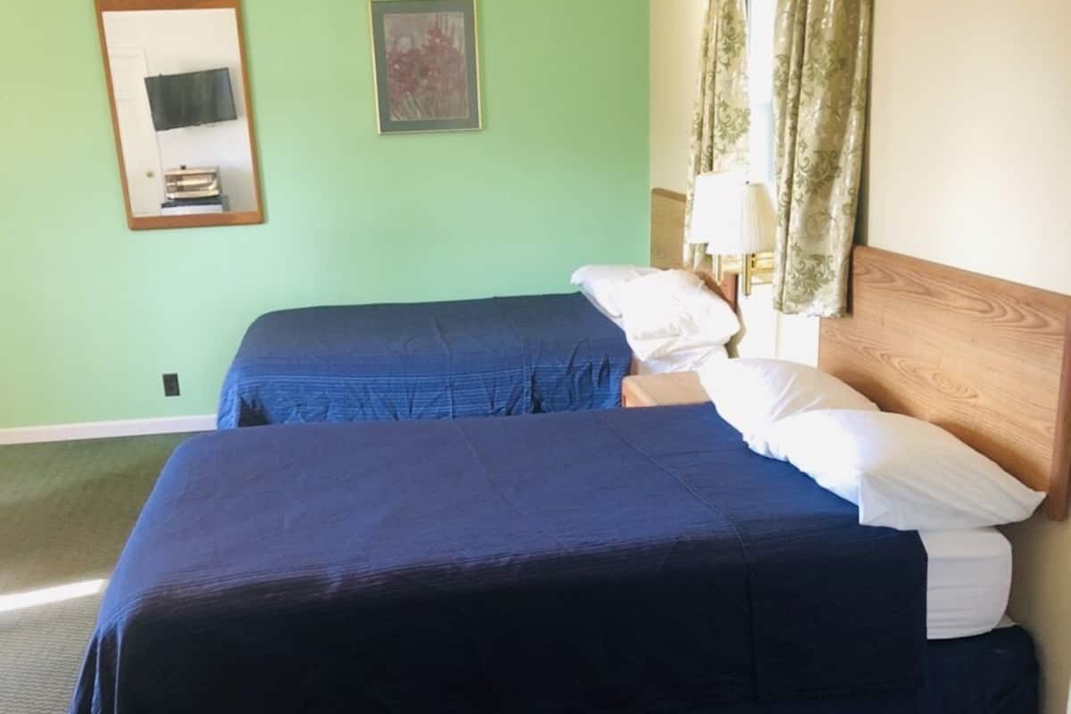 Classic Room, 2 Double Beds | Desk, rollaway beds, free WiFi