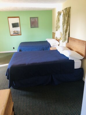 經典客房, 2 張標準雙人床 | 書桌、摺床/加床 (收費)、免費 Wi-Fi