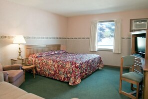 Quarto clássico, 1 cama King | Escrivaninha, ferros/tábuas de passar roupa, Wi-Fi de cortesia