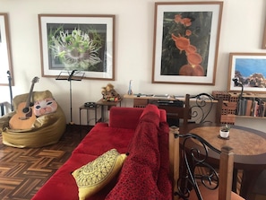 Lobby sitting area - FroGuestHouse (Lima)