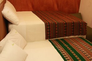 In-room safe, individually decorated, desk, laptop workspace - FroGuestHouse (Lima)
