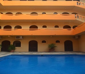 Outdoor pool - Hotel Zanzibar (Puerto Escondido)