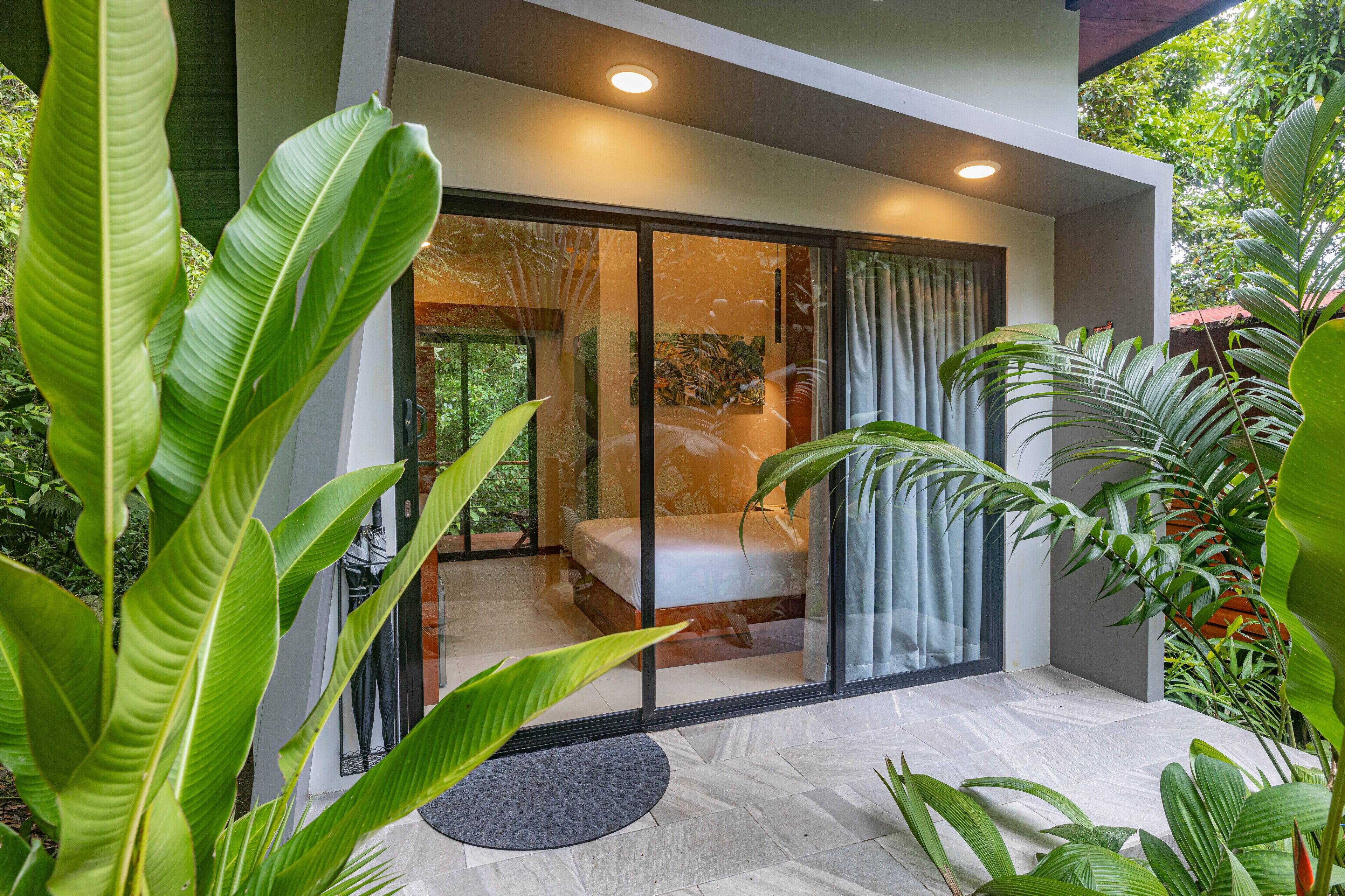 Tropical Forest Bungalow | 1 slaapkamer, luxe beddengoed, donzen dekbedden