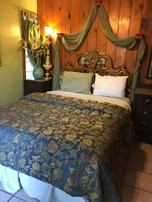 Living area - Pine Rose Inn (Oakhurst)